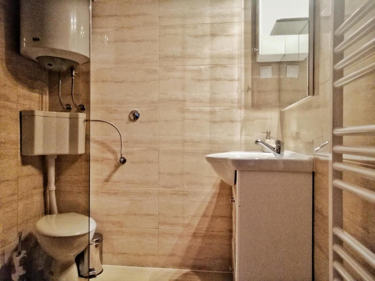 House Angie Hotel Jezerce Bagian luar foto