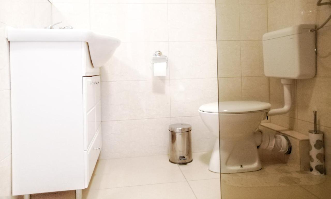 House Angie Hotel Jezerce Bagian luar foto