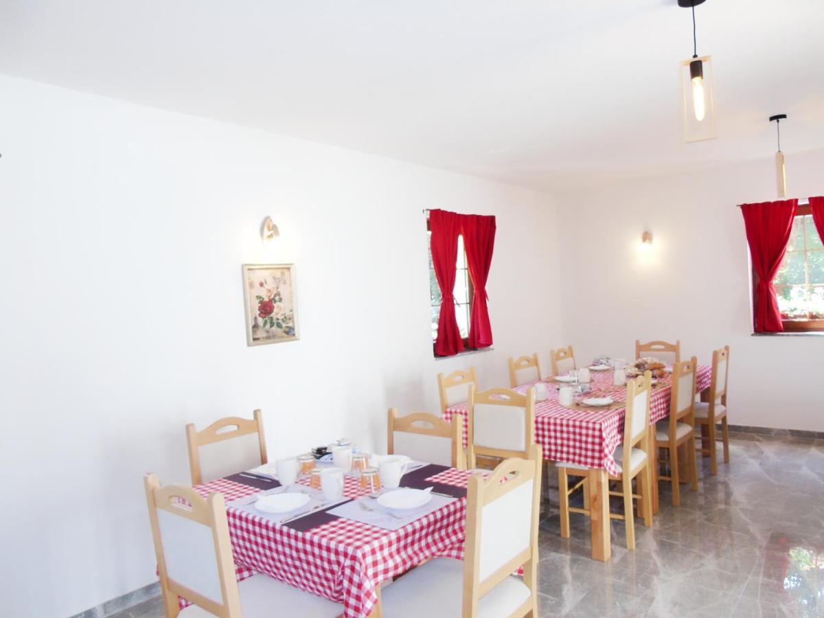 House Angie Hotel Jezerce Bagian luar foto