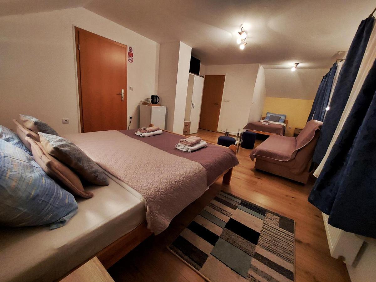 House Angie Hotel Jezerce Bagian luar foto