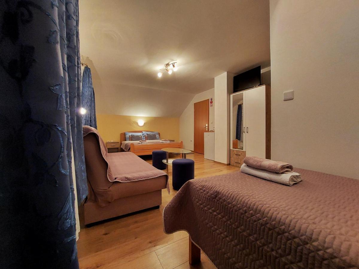 House Angie Hotel Jezerce Bagian luar foto